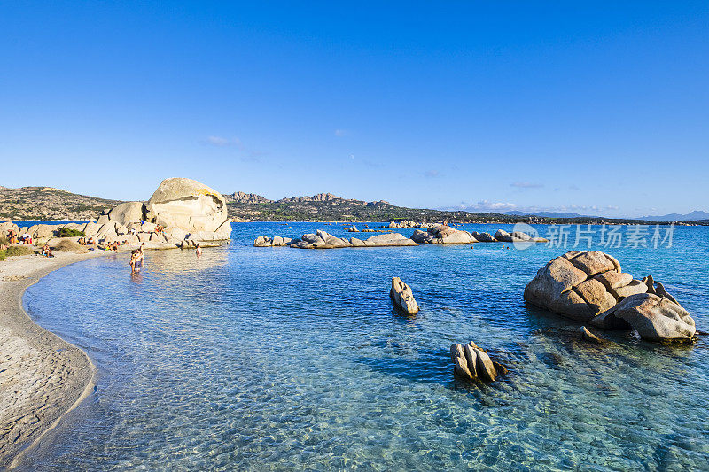 Testa di Polpo -章鱼头，一个不寻常的名字，一个美丽的海滩在La Maddalena岛-撒丁岛
